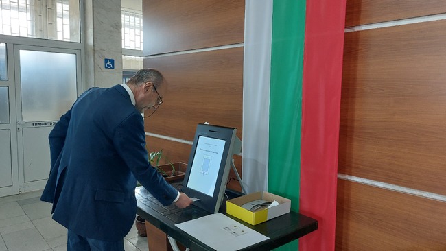 Пробни демонстрации за гласуване с машини организират в община Свищов