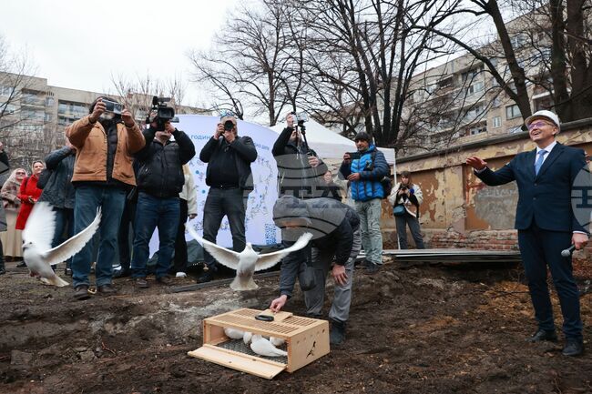Със символична първа копка и с пускане на бели гълъби започна изграждането на нов център "Къща на децата" в София 