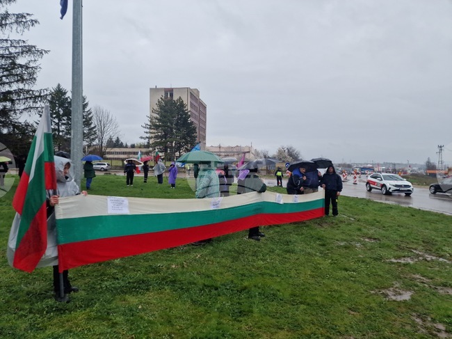 Работниците на Военния завод в Търговище започват протестни действия заради забавени заплати 