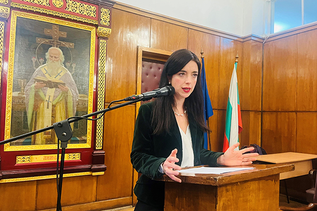 Доц. Валентина Вила от Католическия университет в Милано гостува на Софийския университет