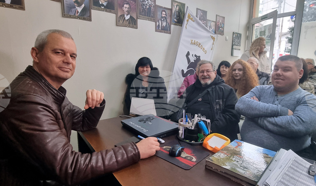 Cabinet's Actions Are Putting Bulgaria's National Security at Risk, Vazrazhdane Leader Says in Haskovo