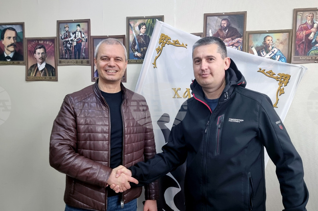 Действията на правителството заплашват националната сигурност, каза лидерът на "Възраждане" Костадин Костадинов в Хасково