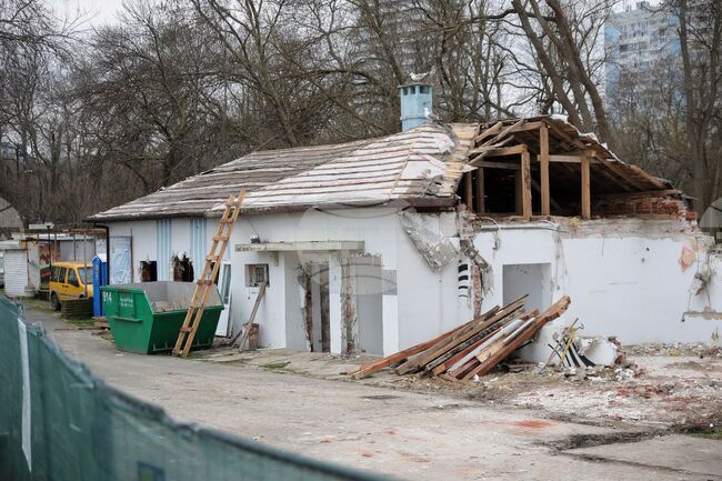 Започна обновяването на Графичната база в Бургас, където ще бъде изграден културно-образователен център 