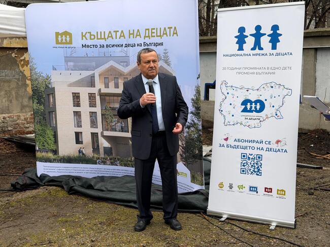 Министър Адемов на първата копка на „Къща на децата“: Нашите деца имат право да живеят по-добре