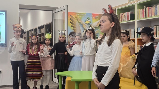 Карнавал на приказните герои се състоя в детския отдел на библиотеката към НЧ „Братя Миладинови“ по повод Международния ден на детската книга