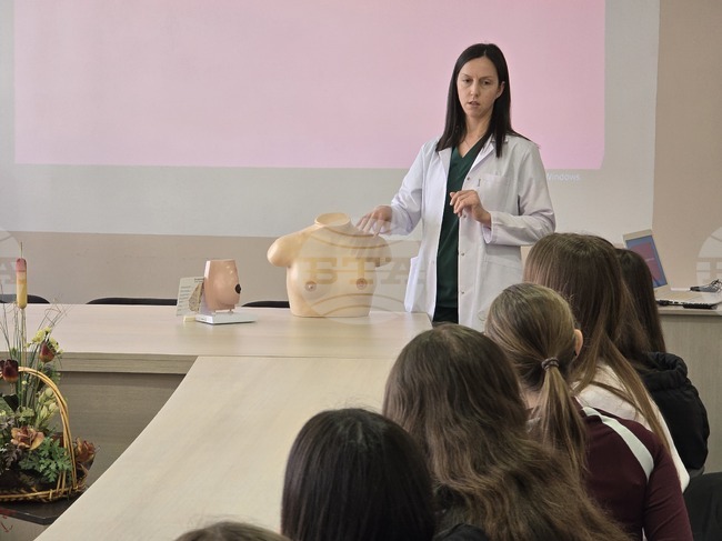 С обучение в самоизследване за рак на гърдата в кърджалийската болница бе поставено началото на „Училище за женско здраве и бъдещи родители“