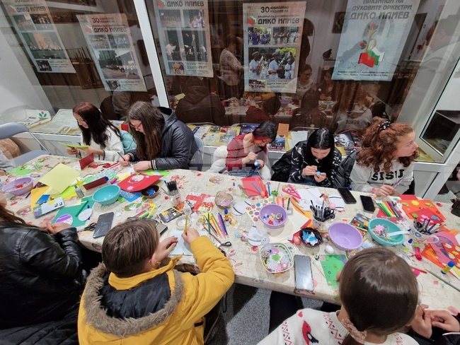 Монтана - Регионален исторически музей - великденска работилница - ученици