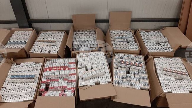 Митничари конфискуваха близо 80 000 къса цигари при две проверки в района на Дунав мост при Русе