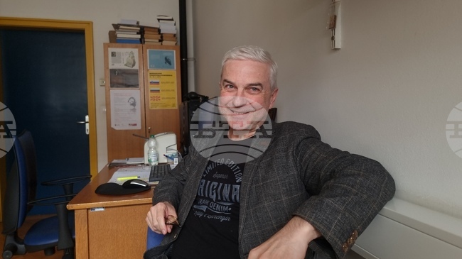 Най-много съм научил за българския език чрез превода от чужди езици, каза за БТА преводачът от словенски проф. Людмил Димитров