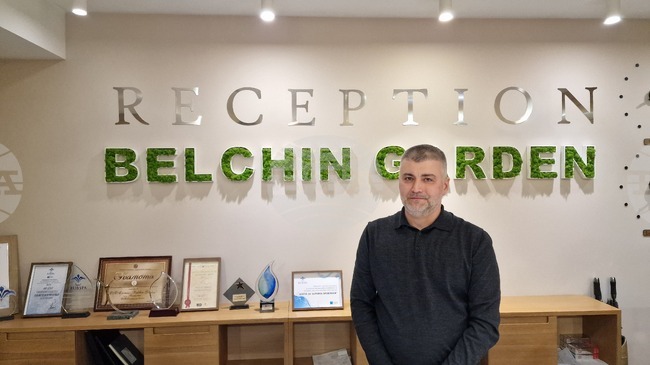 Спа хотел „Белчин Гардън“ разполага с четири басейна и акцентира на целогодишни СПА услуги с минерална вода 