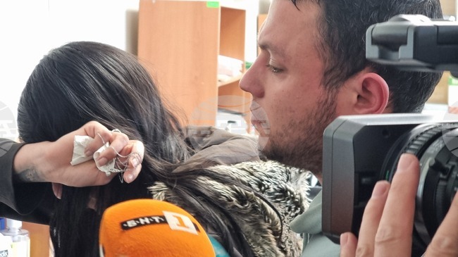 Родителите на детето от Ямбол, спасено от падане от осмия етаж, заявиха, че ще се борят децата им да не бъдат отнети