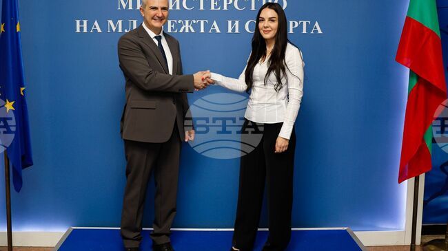 Министър Димитър Илиев се срещна с директора на Националната агенция за младежта на Албания