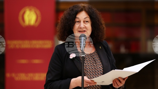 Оханами е сред най-силните японски символи на преходността, каза доц. Калина Иванова на празника на цъфналите вишни в Националната библиотека