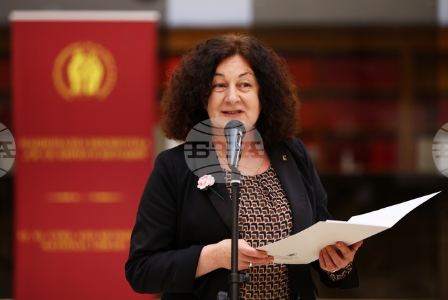 Оханами е сред най-силните японски символи на преходността, каза доц. Калина Иванова на празника на цъфналите вишни в Националната библиотека