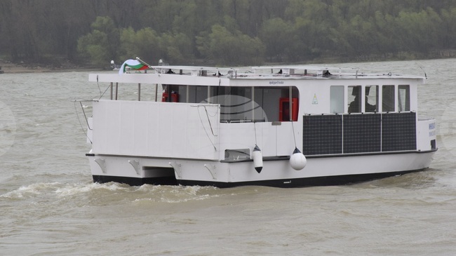 Катамаранът „Иноватор“ ще изследва качеството на водата и въздуха по поречието на Дунав