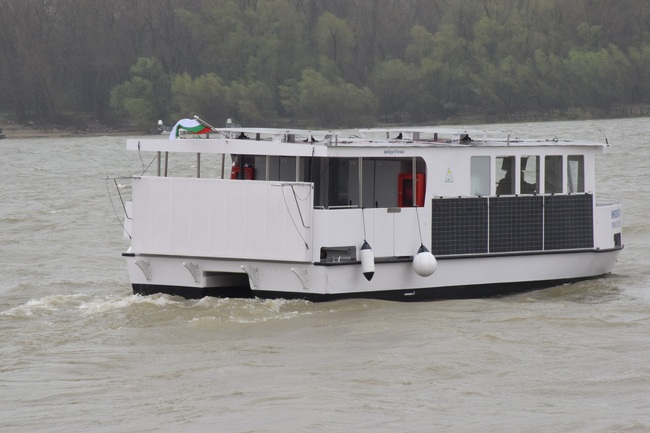 Катамаранът „Иноватор“ ще изследва качеството на водата и въздуха по поречието на Дунав