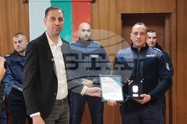 Ямбол - полицаи - награди - спасено дете