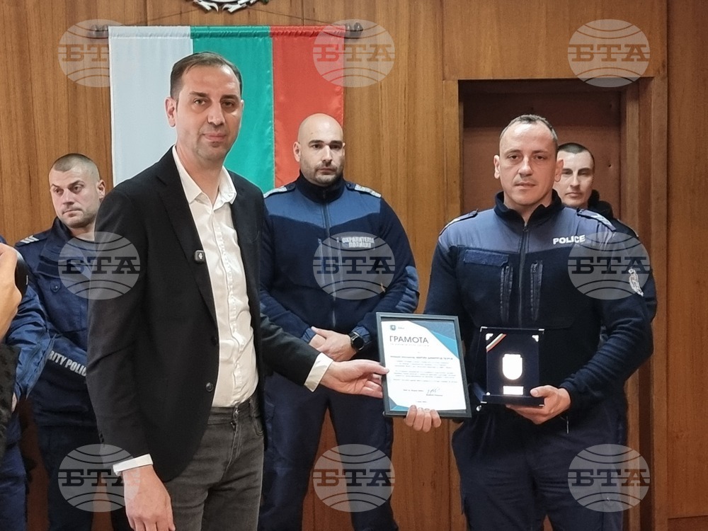 Ямбол - полицаи - награди - спасено дете