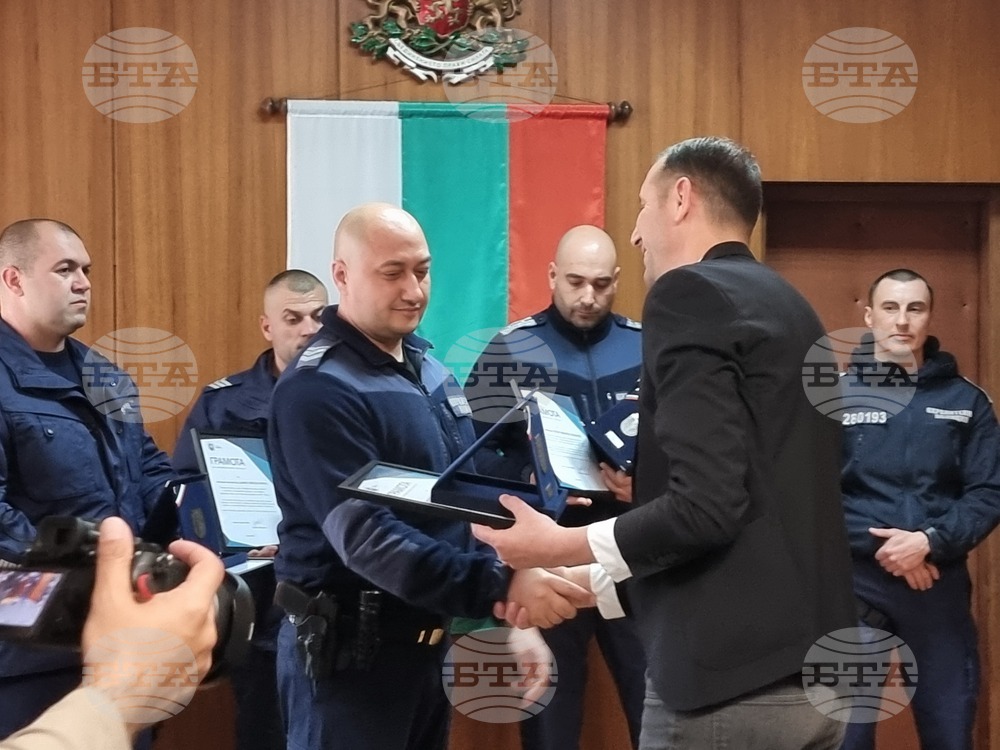 Ямбол - полицаи - награди - спасено дете