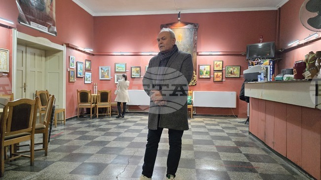 Общо 26 творби подредиха свищовски художници в Първото българско народно читалище „Еленка и Кирил Д. Аврамови -1856“