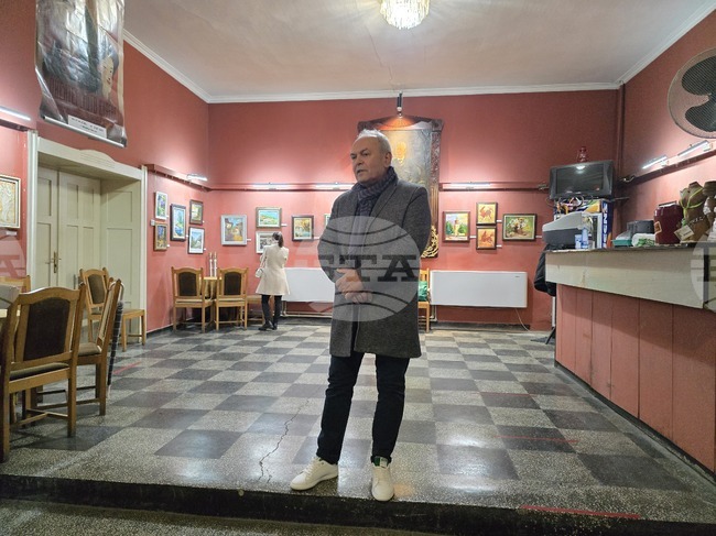 Общо 26 творби подредиха свищовски художници в Първото българско народно читалище „Еленка и Кирил Д. Аврамови -1856“