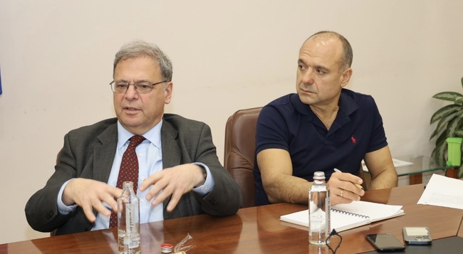 Министър Юлиян Попов се срещна с представители на Сдружение „За Земята“