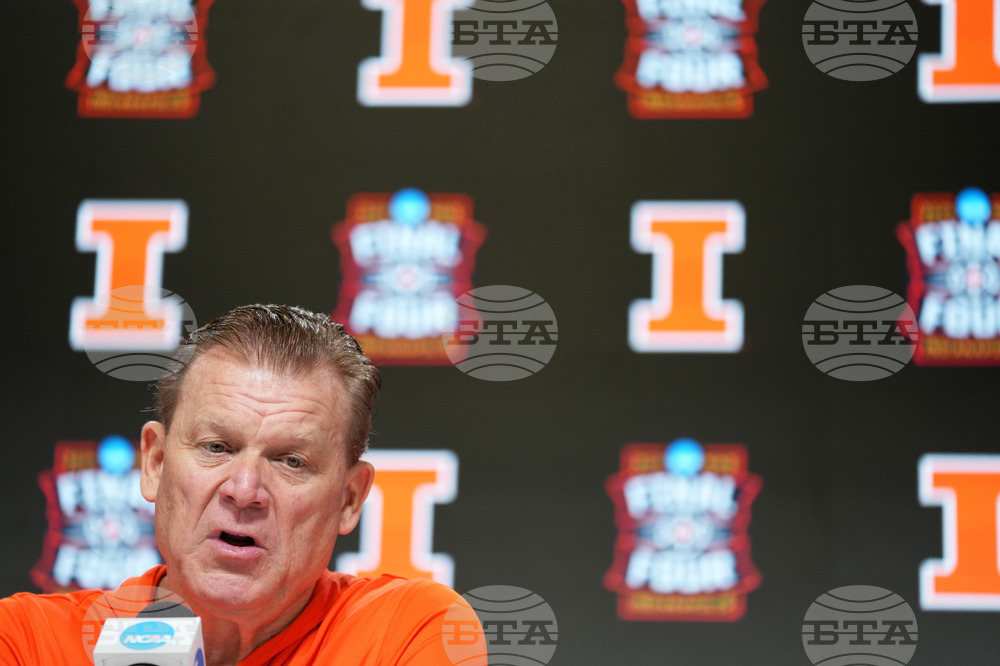 NCAA Illinois Basketball