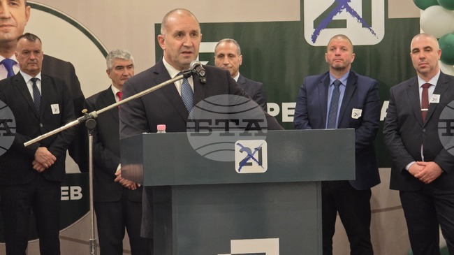 Градим бъдеще на България на равнопоставеност, свободно изразяване и свободно развитие на всички, каза в Кърджали Румен Радев