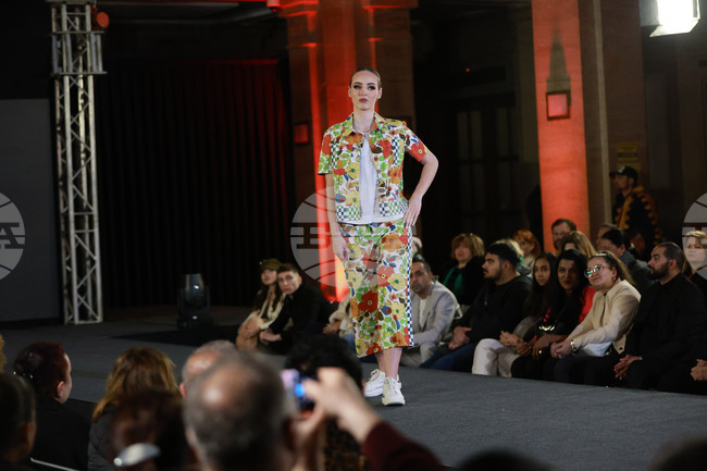 Дизайнери от България, Италия и Китай представиха свои специални колекции във фоайето на централната жп гара в Русе