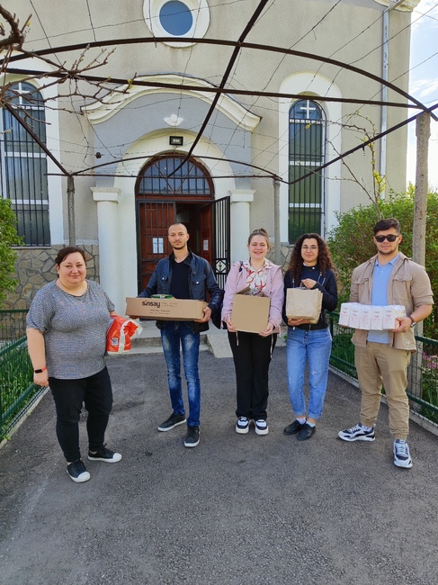 Солидарен Великден с БСП обедини социалисти в цялата страна, които дариха козунаци на възрастни и самотни хора