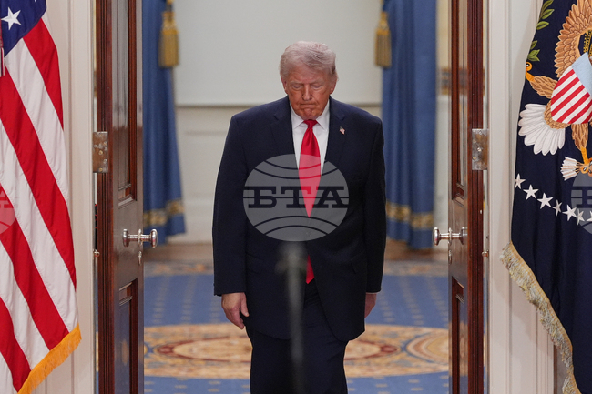 Година след „Деня на освобождението“: Тръмп наложи 100-процентови мита върху част от вносните лекарства и промени ставките за металите