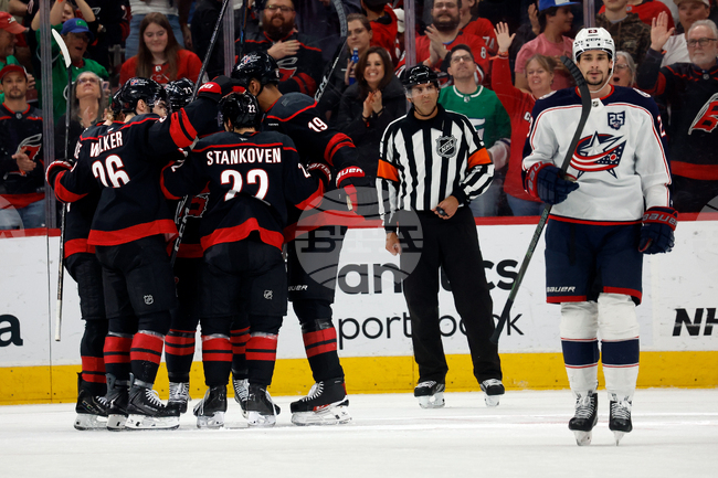 Минесота и Каролина си осигуриха място в плейофите на Националната хокейна лига