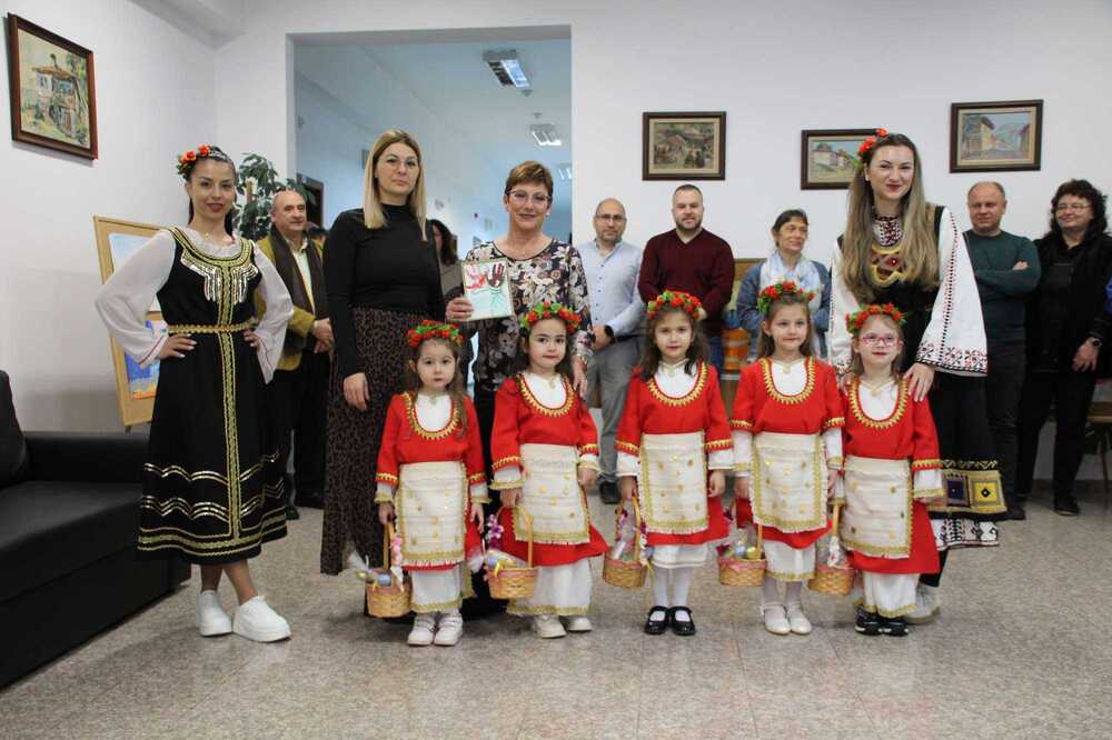 Лазарки посетиха Община Тетевен