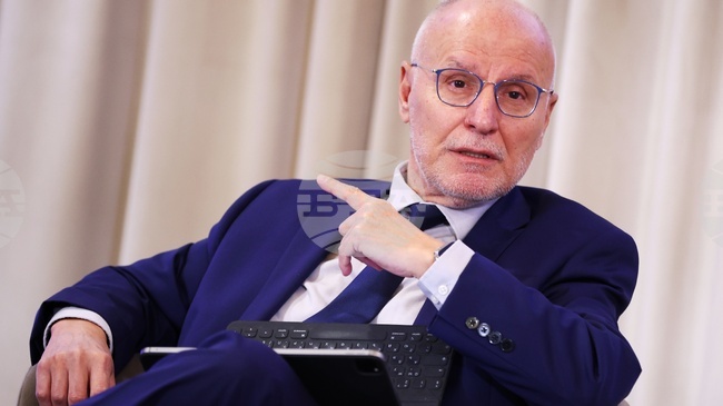 Ако останем дисциплинирани, България ще бъде в добра позиция не само да поеме текущия шок, но и да излезе от него по-силна, каза управителят на БНБ Димитър Радев