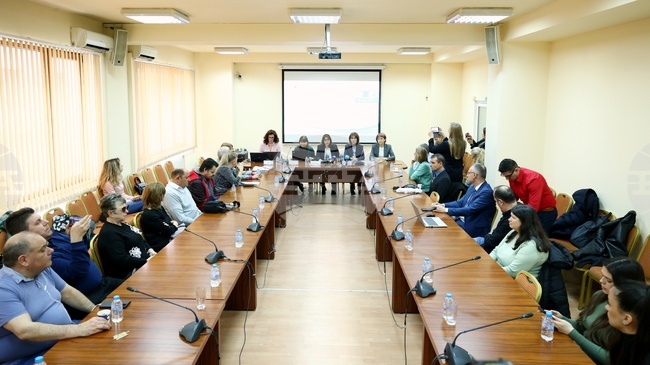 Средства, които да улеснят хората със сензорни увреждания в изборния ден, обсъдиха представители на институциите и неправителствения сектор