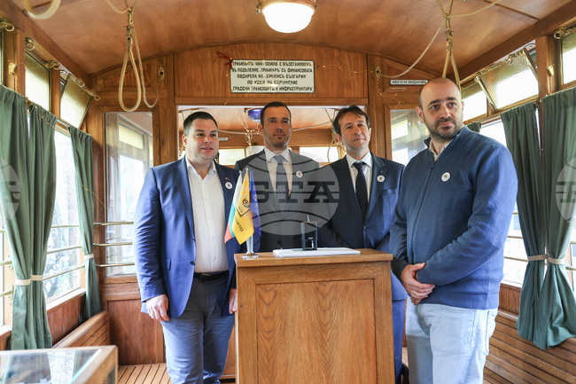 Валидираха пощенско-филателно издание за 125 години електротранспорт в София