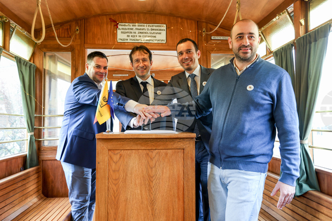 125 години електротранспорт в София - пощенско-филателно издание