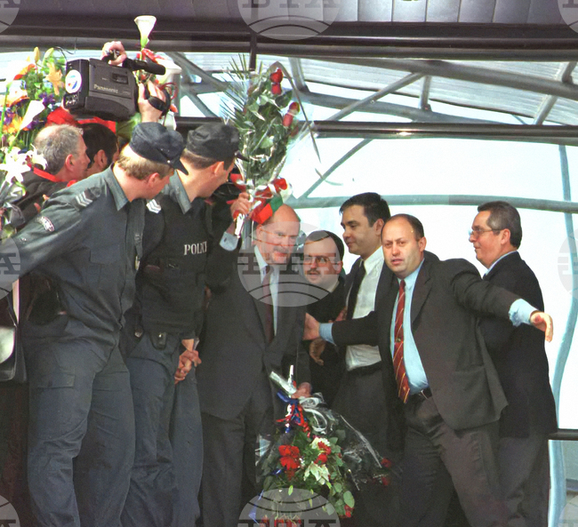 Преди 25 години цар Симеон Втори се връща да живее в България и се включва в политиката