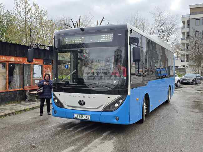 Още два електрически автобуса от днес обслужват една от линиите на градския транспорт в Асеновград