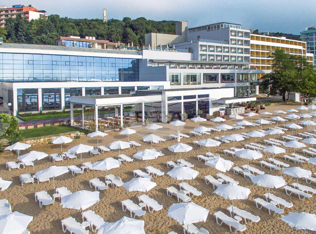 Курортен комплекс Златни пясъци – хотел „Грифид Енканто Бийч“