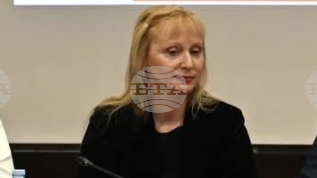 Парадокс в туризма у нас е разминаването между мащаба на бизнеса и ограничения държавен ресурс за обучение на кадри, каза проф. д-р Мариана Янева от УНСС 