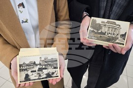 Честване на столицата - студенти от НАТФИЗ раздават картички на летището