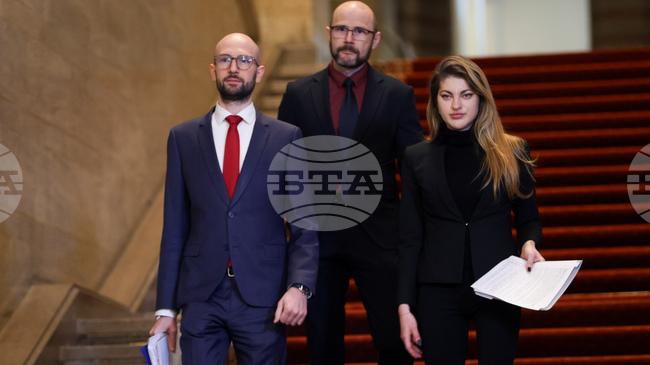 Част от средствата по подаденото четвърто искане по НПВУ са под риск, каза служебният финансов министър на брифинг в МС