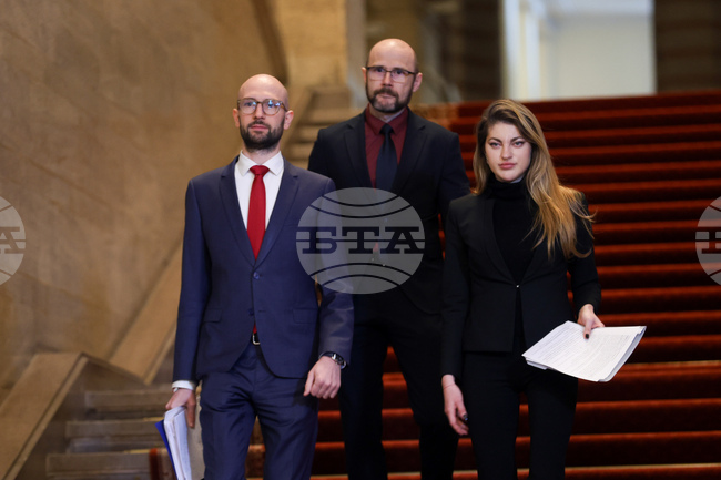 Част от средствата по подаденото четвърто искане по НПВУ са под риск, каза служебният финансов министър на брифинг в МС