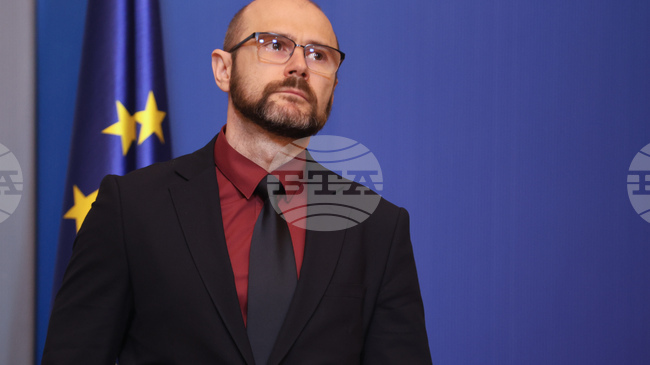 Пътуванията на Емилия Русинова с Петьо Петров не отговарят на етичния стандарт за поведение на магистрат, каза Андрей Янкулов