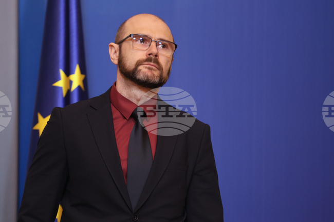 Пътуванията на Емилия Русинова с Петьо Петров не отговарят на етичния стандарт за поведение на магистрат, каза Андрей Янкулов