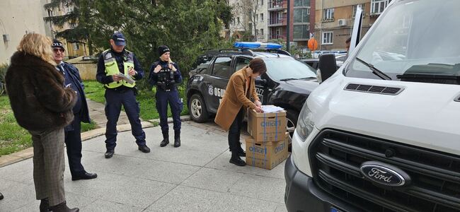 ОА Русе: Печатите за секционните избирателни комисии пристигнаха под полицейски конвой в Русе. Засега ще се съхраняват в Областната управа