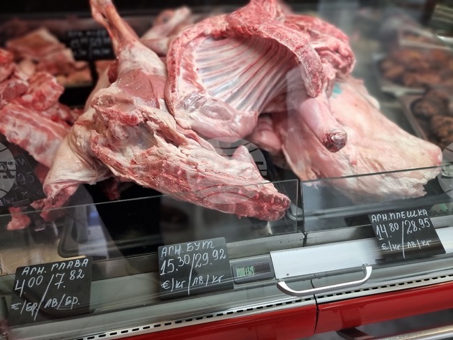 Нарушения при агнешкото месо са констатирани при проверките преди Великден от инспектори по безопасност на храните в Ямбол