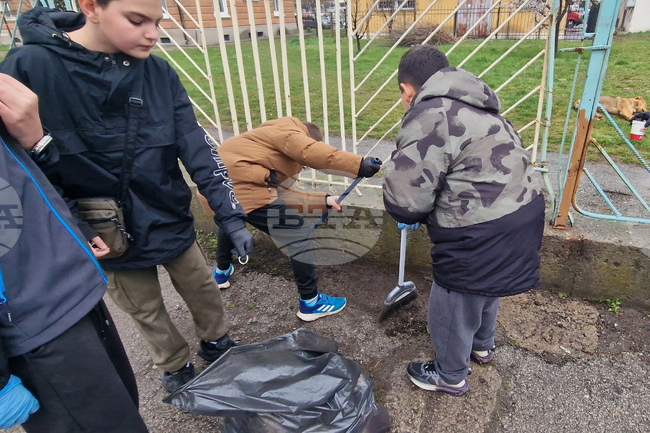  Перник - акция по почистване - „Сливи за смет“