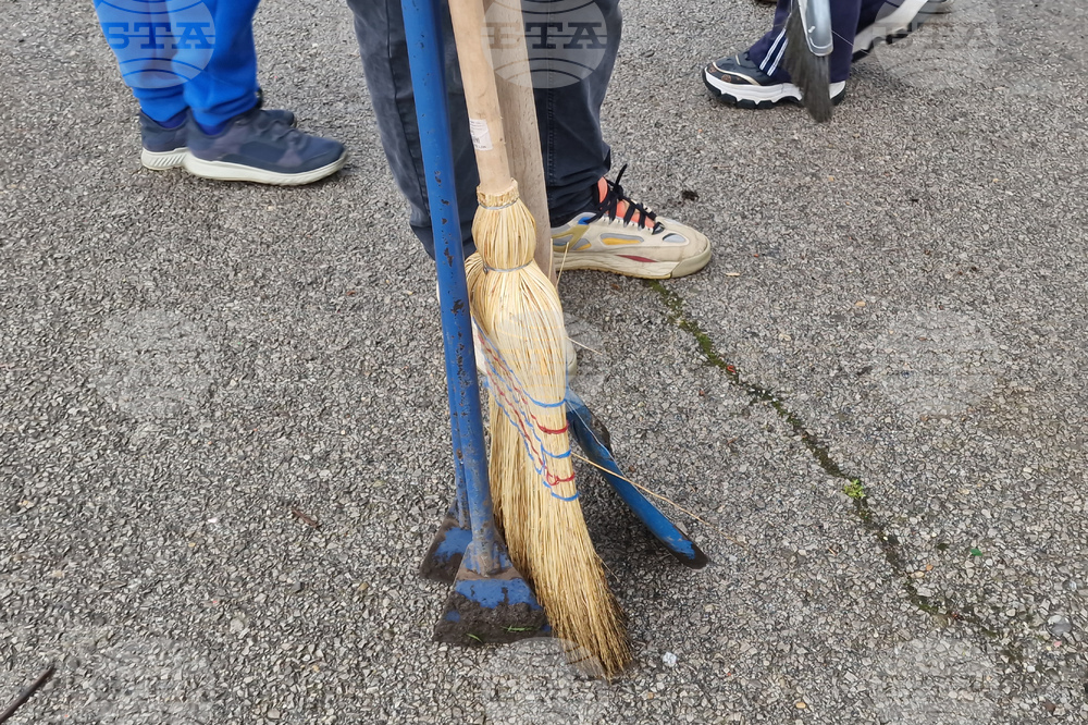 Перник - акция по почистване - „Сливи за смет“